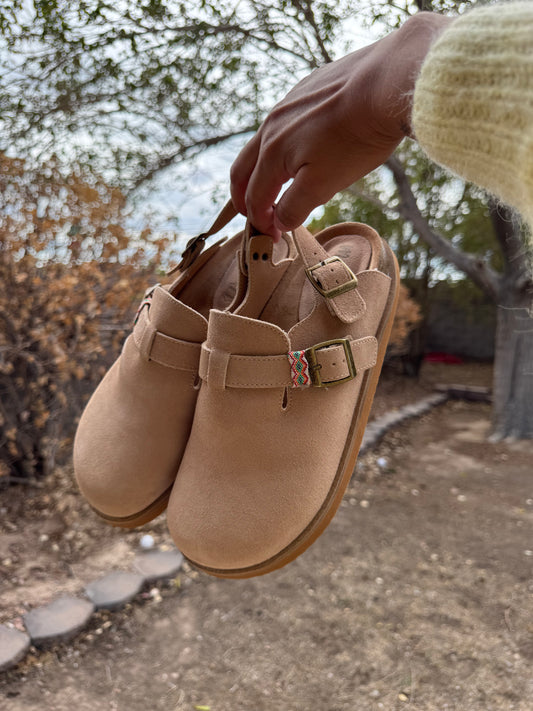 I AM DEAD OVER THESE CLOG